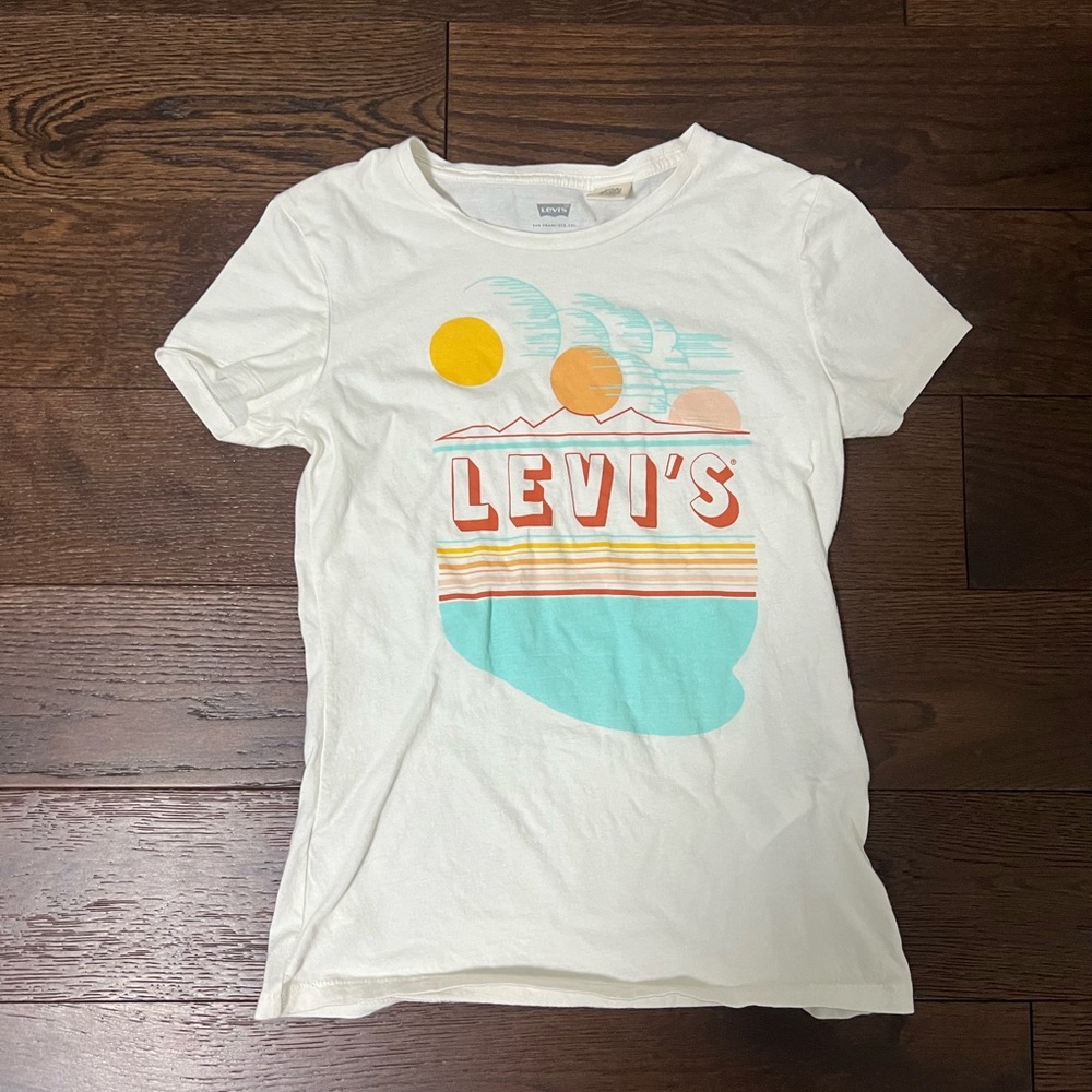 EUC Levi's Women’s Short Sleeve Graphic T-Shirt in Off White